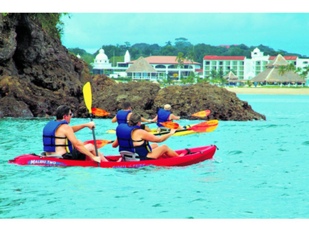 El reto Punta Bruja finaliza con el regreso en cayacs