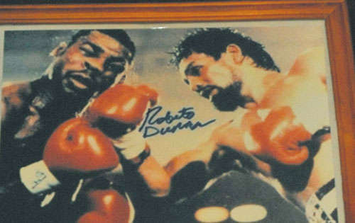 <p>Talento. Sus peleas son reflejadas en las paredes.</p>