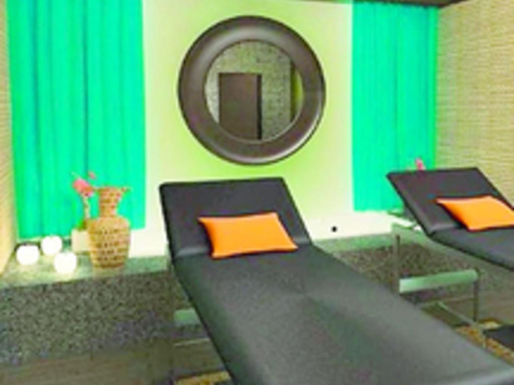Una experiencia inigualable para los sentidos, desde una localización apacible y cálida, con total tranquilidad se encuentra en YHI-Spa, que ofrece calma y armonía, relax para el cuerpo en un ambiente natural y equilibrio de este con tu mente.