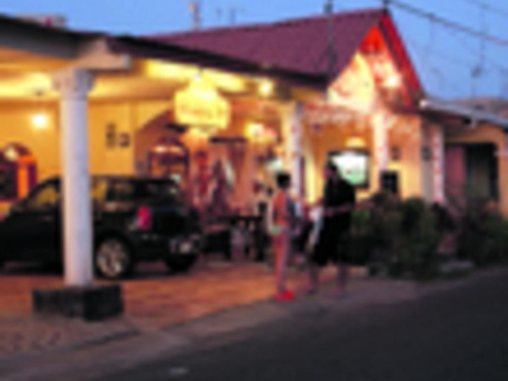 En el pueblo de Pedasí hay distintos tipos de hospedaje, dependiendo del presupuesto y el tiempo del que dispones. Pedasitos ofrece alojamiento, piscina y restaurante.
