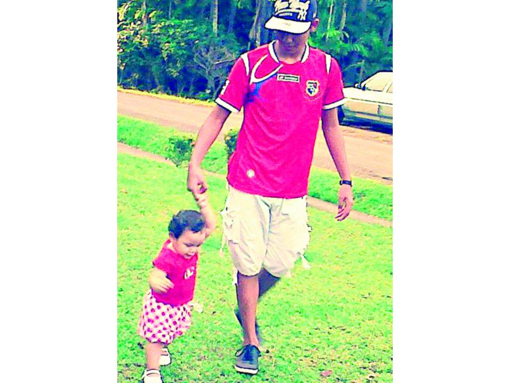 En La Chorrera, Luis a diario le dedica tiempo a su hija.(Víctor Arosemena)