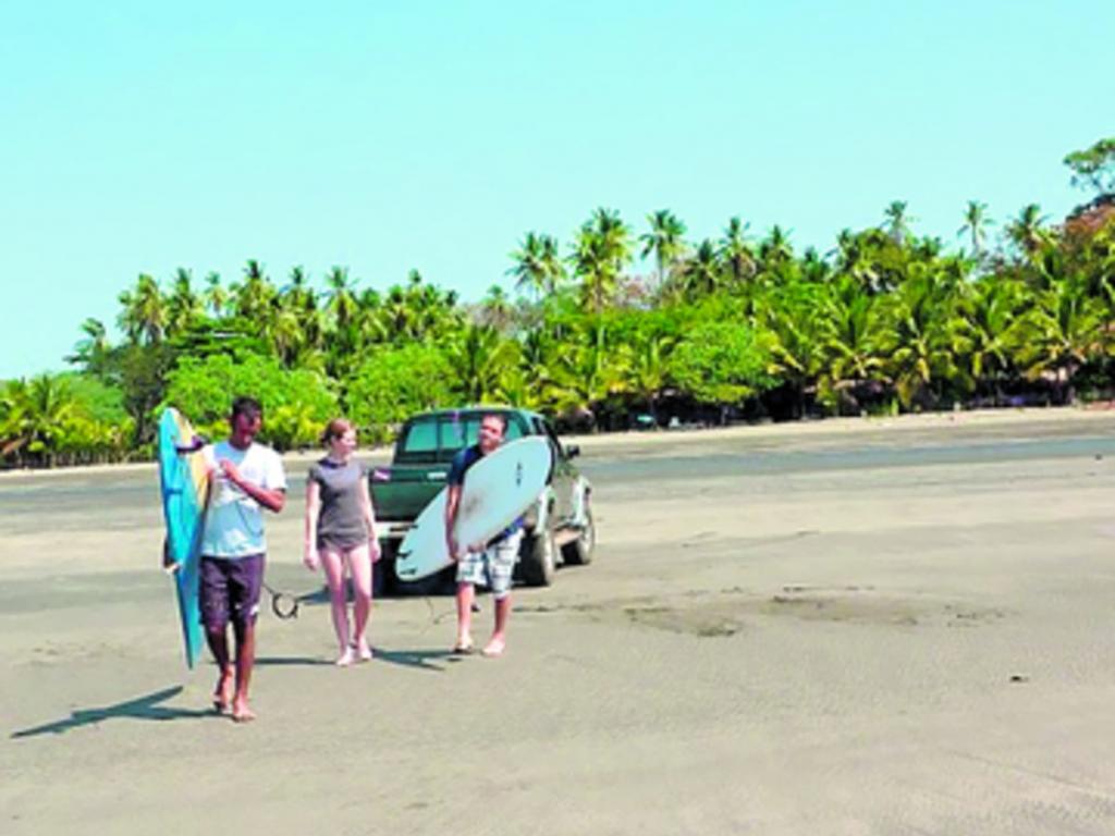 Aprende clases de surf en Santa Catalina en Veraguas a unos $35 y hospédate en uno de los más de 50 hospedajes que tiene el lugar.(Cortesía Hotel Sol y Mar)