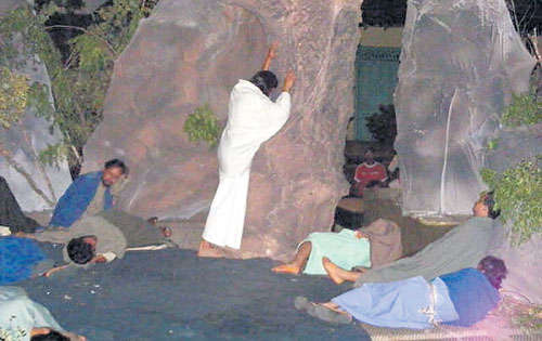 <p>Petición. El hijo de Dios orando en el Monte de los Olivos.</p>