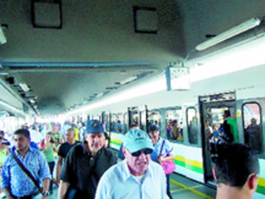 En la línea del metro y ruta alimentadora, el usuario paga según el plan que le convenga y va desde 80 centavos por viaje hasta un dólar. Comprende la integración del pasaje para el metro cable, bus y la ruta alimentadora del metro que circula en periodos