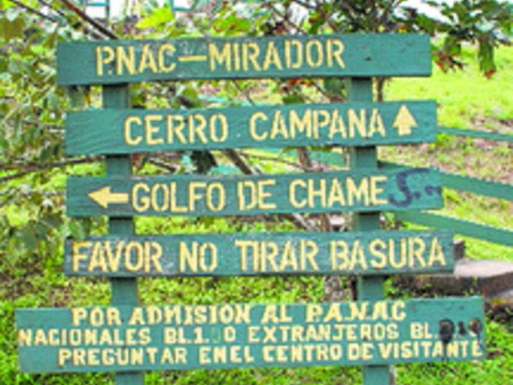 Debido a que el parque es una reserva ecológica custodiada por la Anam, siempre se encuentran letreros y señalizaciones que indican hacia dónde está la diversión.