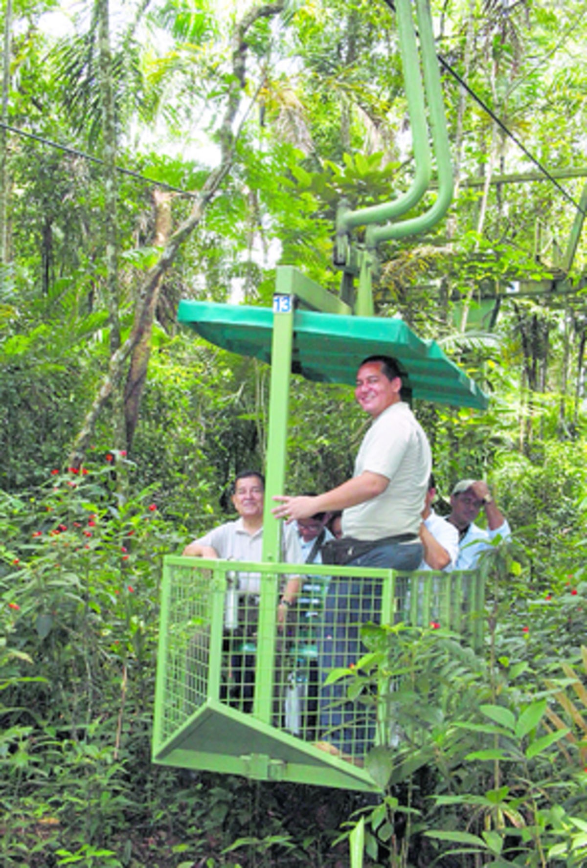 El teleférico recorre el bosque tropical.(Alcides Rodríguez)