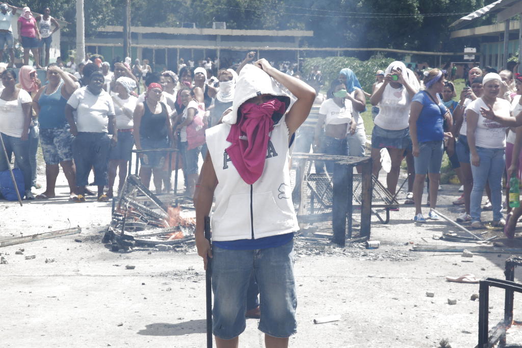 Una de las reclusas amotinadas. Foto/Alcides Rodríguez<br>
