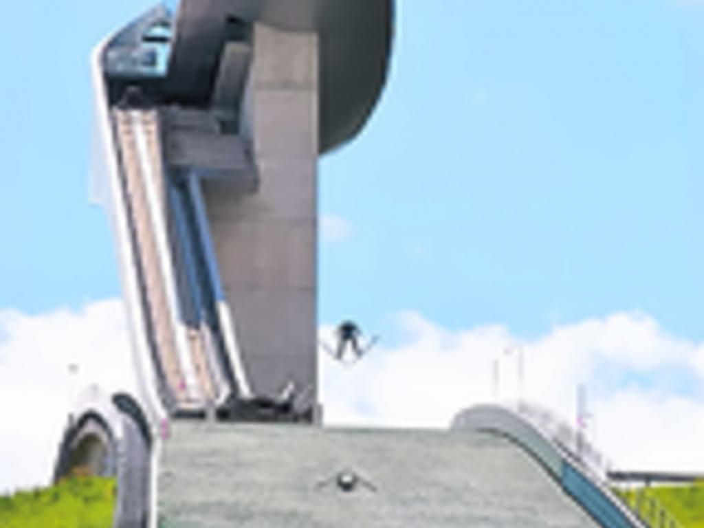 A menos de 10 minutos de las tiendas más exquisitas se puede agarrar el funicular y teleférico Nordkette ( http://www.nordkette.com), que sube desde los 600 metros de altitud a los que se encuentra la ciudad hasta el pico Hafelekar, situado a 2,250 metros