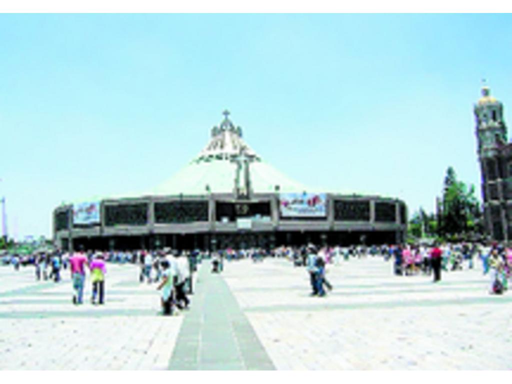 Cuatro días y tres noches desde $560.00 por persona sin impuestos. Conozca la ciudad guatemalteca, disfrutando de una actuación en vivo sobre la Pasión de Cristo y calles con flores el Viernes Santo.