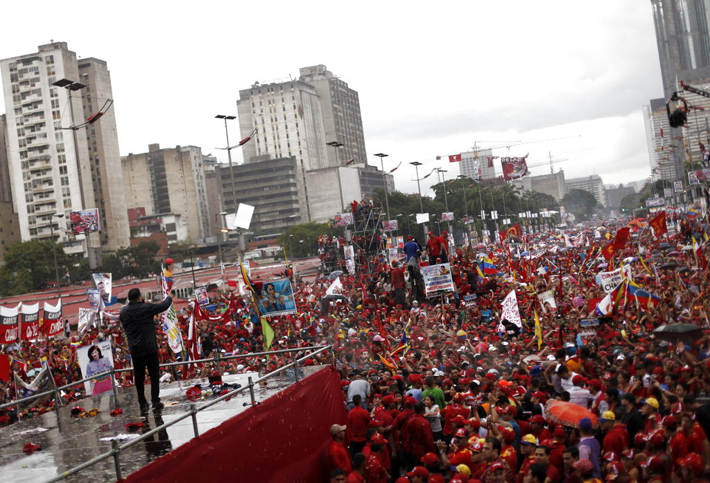 El presidente Hugo Chávez realizó su cierre de campaña previo a las elecciones del domingo una de las más reñidas de la historia democrática venezolana. Foto/EFE.<br>