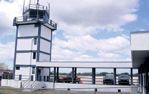 <p>Tamaño. David recibe aeronaves de más envergadura. </p>