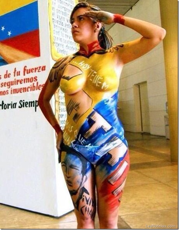 Pintadas y con muy poca ropa estas modelos lucían la bandera de Venezuela, uniformes del ejercito independentista e incluso la cara de Chavez.Foto/Tomada de Internet.<br>