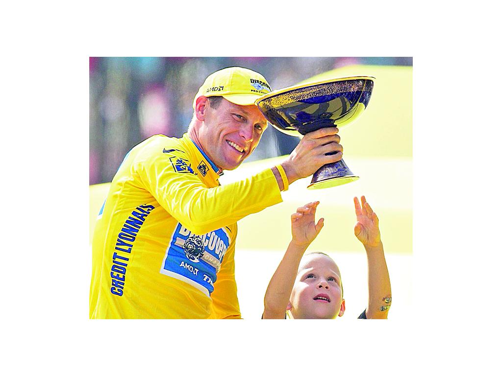 Familia. Lance Armstrong junto a su hijo mayor, Luke.(AP)