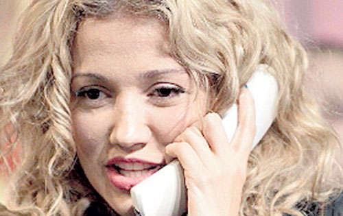 <p>Fanny Lu contestó llamadas.</p>