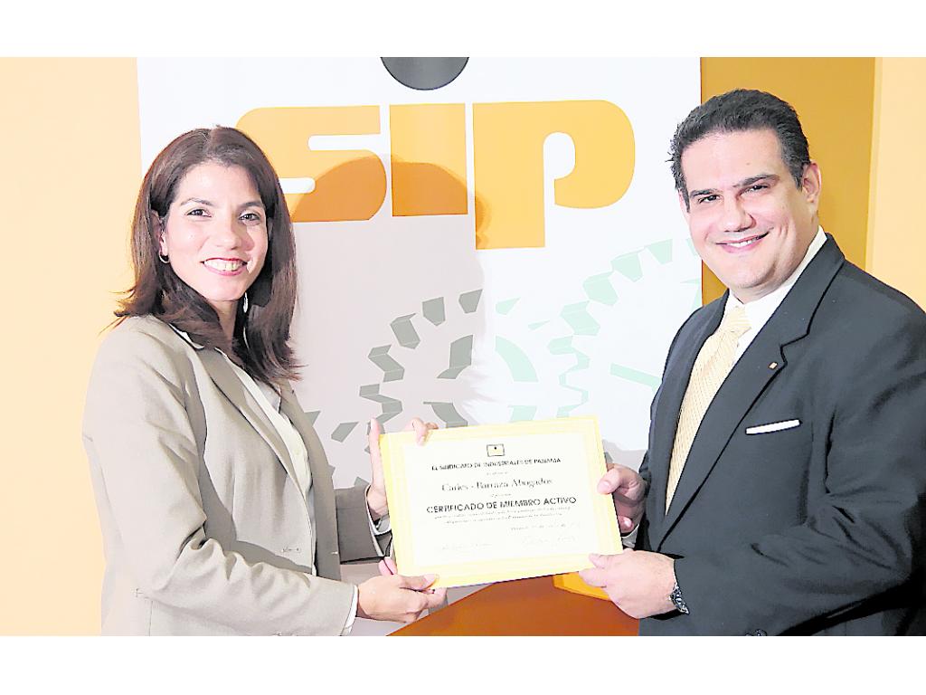 La presidenta del SIP, Aida de Maduro, y el socio presidente de Carles-Barraza Abogados, Alexis Carles.()
