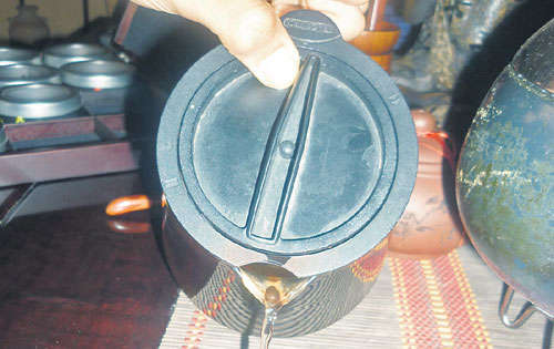 <p>Toma una taza de té al día.</p>
