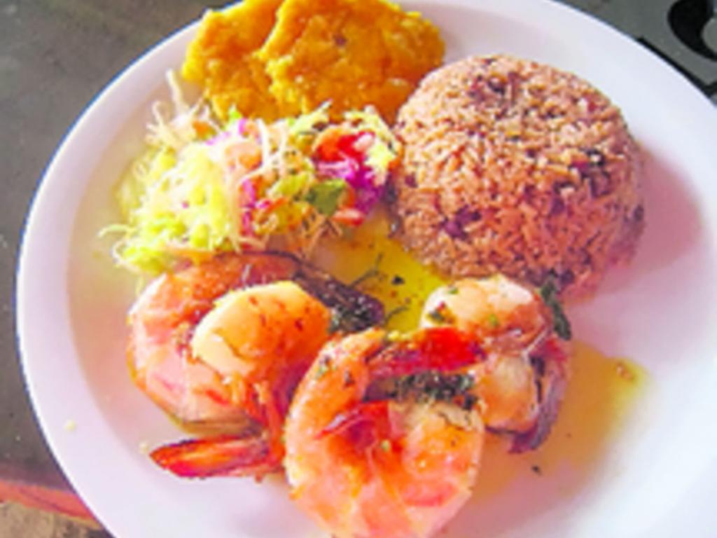-Proyecto turístico que cuenta con cabañas y restaurante tradicional kuna y que se ubica en el archipiélago de San Blas.