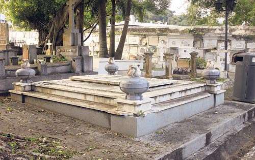 <p>Morada. Tumba de Belisario Porras.</p>