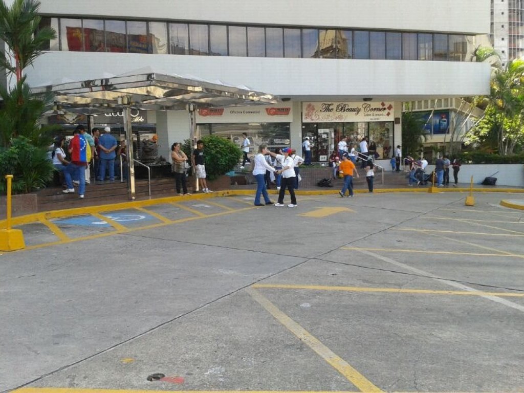 Completa calma en las inmediaciones de la Embajada de Venezuela. Foto/Luis René<br>