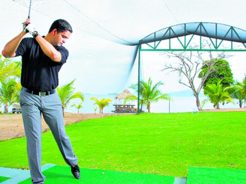 Pequeño campo para aprender a jugar golf.