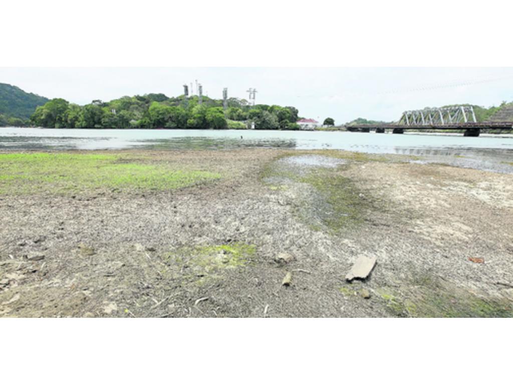 Vista del río Chagres, de vital importancia para el funcionamiento del Canal de Panamá, a la altura del puente de Gamboa.