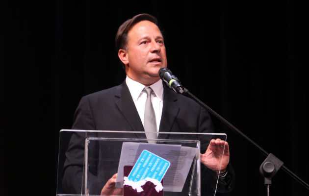 Juan Carlos Varela y el alcalde del distrito capital, José Blandón, han manifestado que están a favor de la declaración de bienes de forma pública.(Archivo)