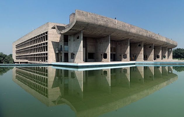 Edificio en India de Le Corbusier. Foto/Commons