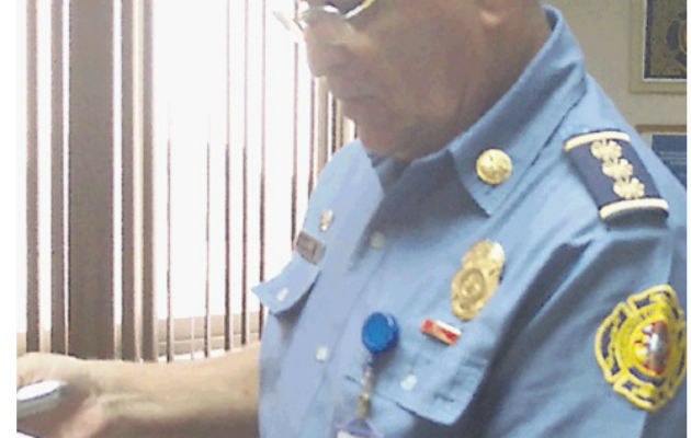 Gilberto Guerra, de los Bomberos, recomienda portar en los vehículos extintor de 2 o 5 libras con la precalificación ABC.