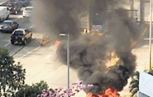 El 26 de febrero se incendió este auto en el Corredor Sur (Costa del Este). Fue pérdida total, pero no se reportaron afectaciones a ocupantes.