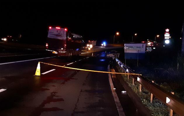 Colisión en la entrada de La Peña en Santiago deja tres personas muertas El accidente fue en el retorno de la entrada de La Peña, distrito de Santiago. Foto: Melquíades Vásquez.