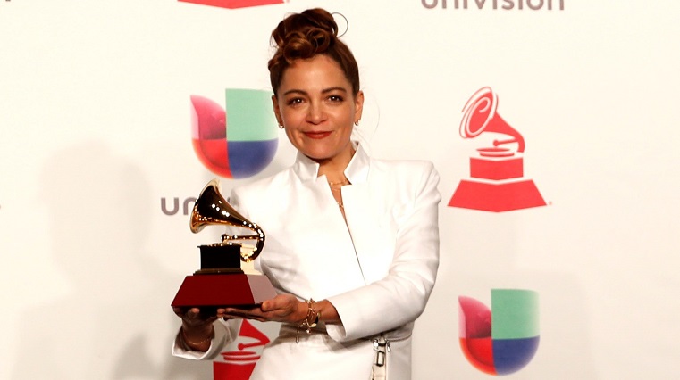 Natalia Lafourcade fue captada con un gesto de pocos amigos. EFE Natalia Lafourcade fue captada con un gesto de pocos amigos. EFE