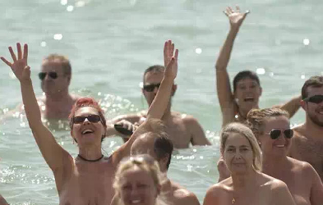 Nudistas en la playa Vera. Foto/EFE