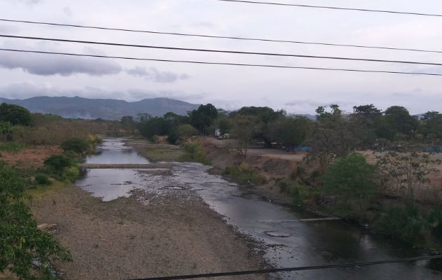 Cauce del río Pacora ha bajado considerablemente. Foto: Cortesía Cauce del río Pacora ha bajado considerablemente. Foto: Cortesía