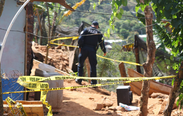 Identifican a víctimas de triple homicidio en el sector de las Nubes de Loma Cová, de Arraiján. Foto: Eric Montenegro. Identifican a víctimas de triple homicidio en el sector de las Nubes de Loma Cová, de Arraiján. Foto: Eric Montenegro.