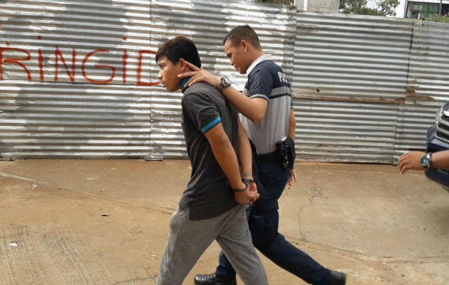 Presos homicidas de hombre asesinado frente a su familia en David Detenidos provisionalmente por el homicidio de Rafael Acosta. Foto: Mayra Madrid.