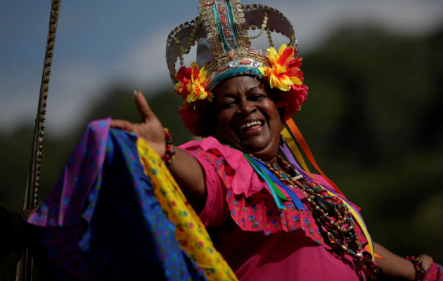 Danzantes participan en la onceava edición del festival de diablos y congos este sábado, en Portobelo (Panamá). Foto/EFE Danzantes participan en la onceava edición del festival de diablos y congos este sábado, en Portobelo (Panamá). Foto/EFE