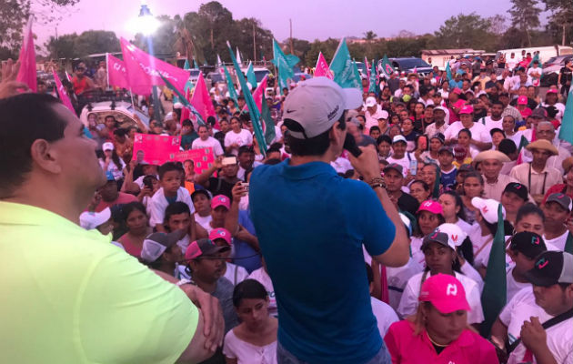 Rómulo Roux se comprometió a ser un presidente que se mantendrá trabajando por los panameños. Rómulo Roux se comprometió a ser un presidente que se mantendrá trabajando por los panameños.