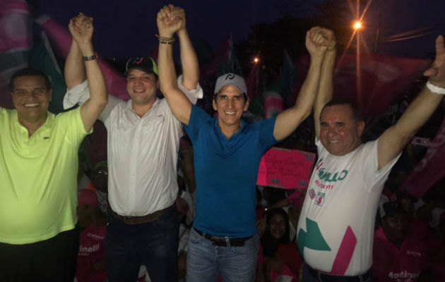 Rómulo Roux se comprometió a ser un presidente que se mantendrá trabajando por los panameños. Rómulo Roux se comprometió a ser un presidente que se mantendrá trabajando por los panameños.