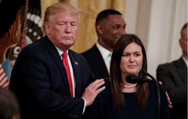 Sarah Sanders, la "guerrera" de Trump que se cansó de combatir a la prensa Sarah Huckabee Sanders (der.) abandonará la Casa Blanca a fin de mes y regresará a su hogar en Arkansas. Foto: EFE.