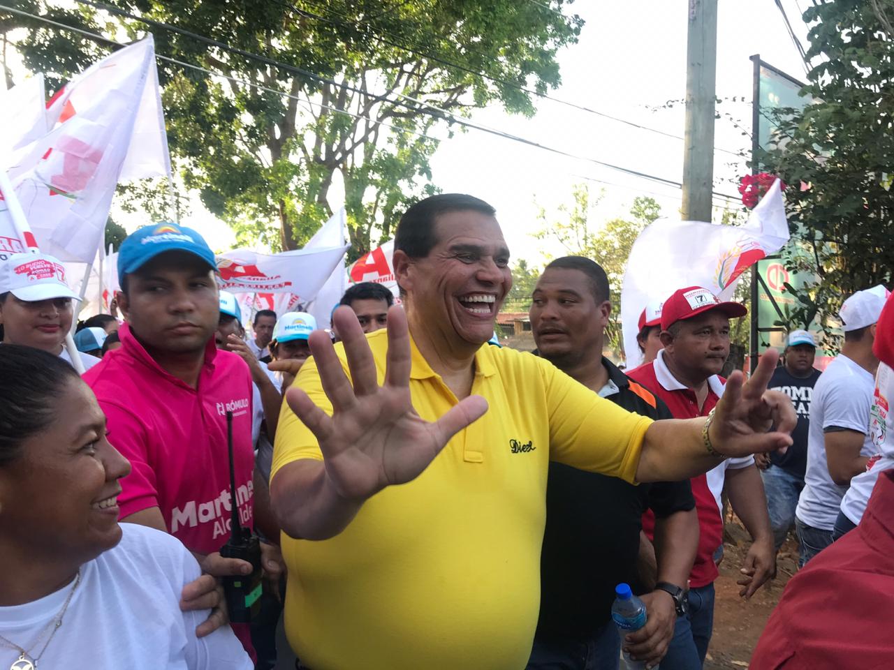 De la mano de Dios Sergio "Chello" Gálvez busca ganar la alcaldía el 5 de mayo. Foto: Cortesía. De la mano de Dios Sergio "Chello" Gálvez busca ganar la alcaldía el 5 de mayo. Foto: Cortesía.