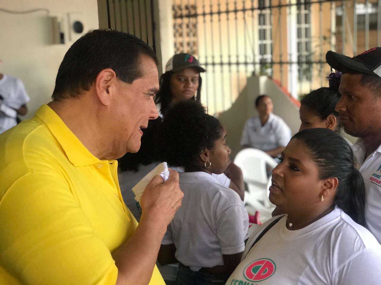 De la mano de Dios Sergio "Chello" Gálvez busca ganar la alcaldía el 5 de mayo. Foto: Cortesía. De la mano de Dios Sergio "Chello" Gálvez busca ganar la alcaldía el 5 de mayo. Foto: Cortesía.