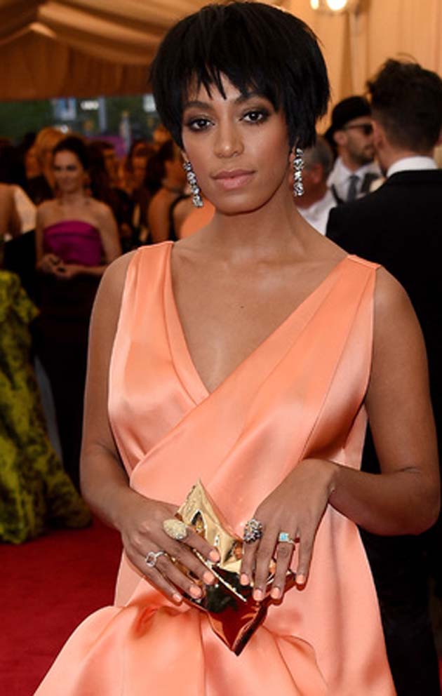 Solange con clutch de bolsa de papitas
