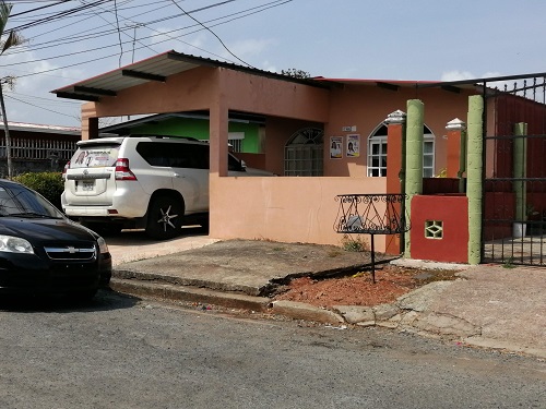 Residencia donde ocurrieron los crímenes. Foto de Eric Montenegro Residencia donde ocurrieron los crímenes. Foto de Eric Montenegro