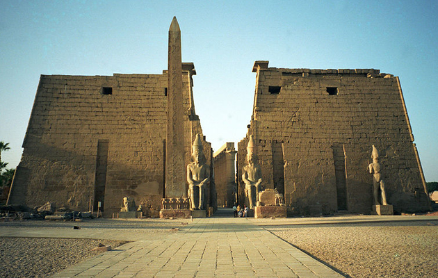 Templo, Alto Egipto. Foto/Jerzy Strzelecki Wikimedia Commons