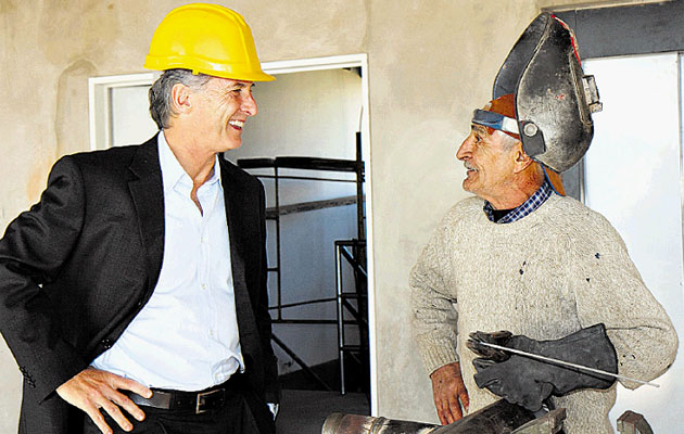Al comprar una casa nueva es importante buscar la ayuda de una persona experta en construcción que le ayude a evaluar el daño y qué hacer para repararlo.