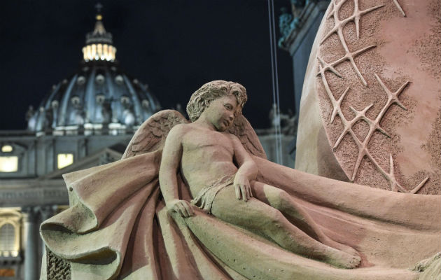 Árbol de Navidad y monumental nacimiento de arena son inaugurados en el Vaticano El nacimiento, realizado con 1.300 metros cúbicos de arena de la playa italiana de Jesolo, ha sido donado por el patriarcado de Venecia.