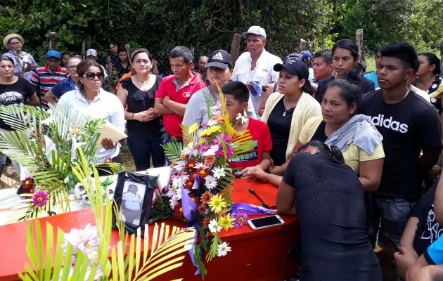 El ambiente era de total tristeza por las muertes en Veraguas. Foto: Víctor Rodríguez. El ambiente era de total tristeza por las muertes en Veraguas. Foto: Víctor Rodríguez.