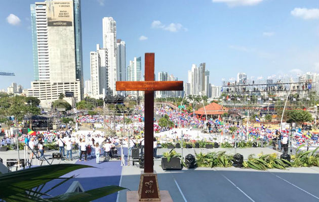 Papa Francisco: "Esta sociedad consume y se consume", mensaje en el Viacrucis de la Cinta Costera. Foto: JMJ Papa Francisco: "Esta sociedad consume y se consume", mensaje en el Viacrucis de la Cinta Costera. Foto: JMJ