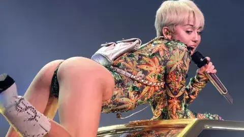 Los padres de los fans de Miley Cyrus piden cancelar su tour por "pornográfico"