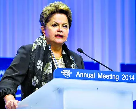 Economistas prevén una tasa más alta y un real más débil en Brasil  
